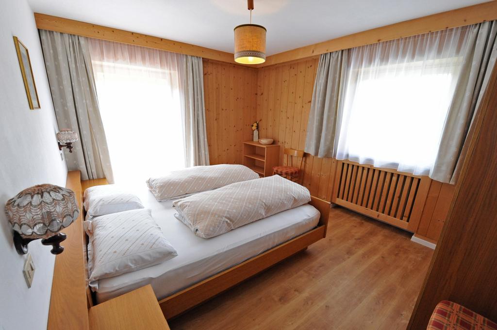 Apartments Villa Rosa Wolkenstein in Gröden Zimmer foto
